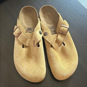 Birkenstock Tan Clogs